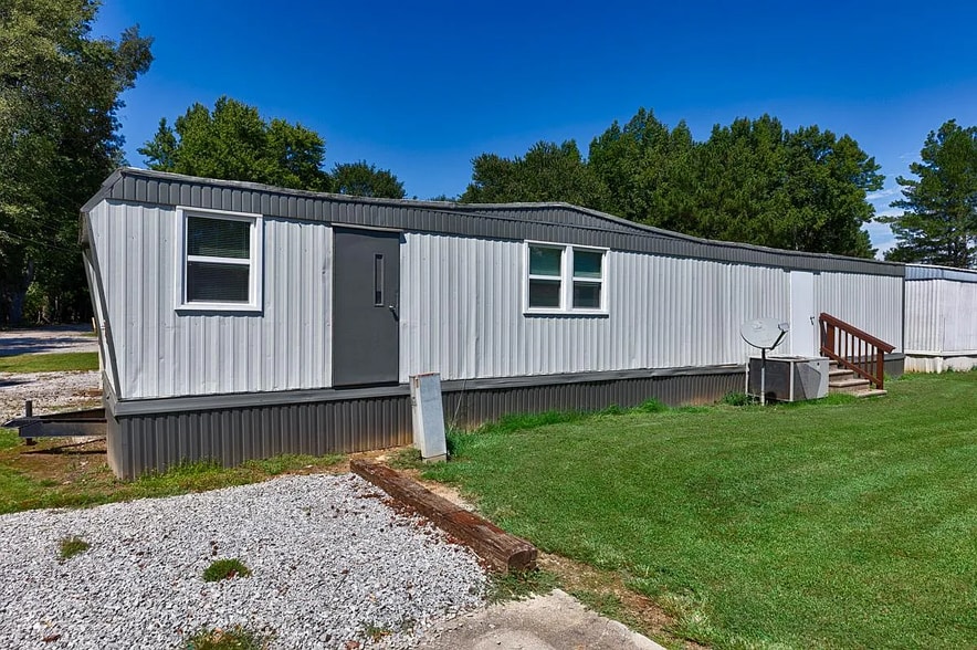 Building Photo - 415 W Limestone Rd