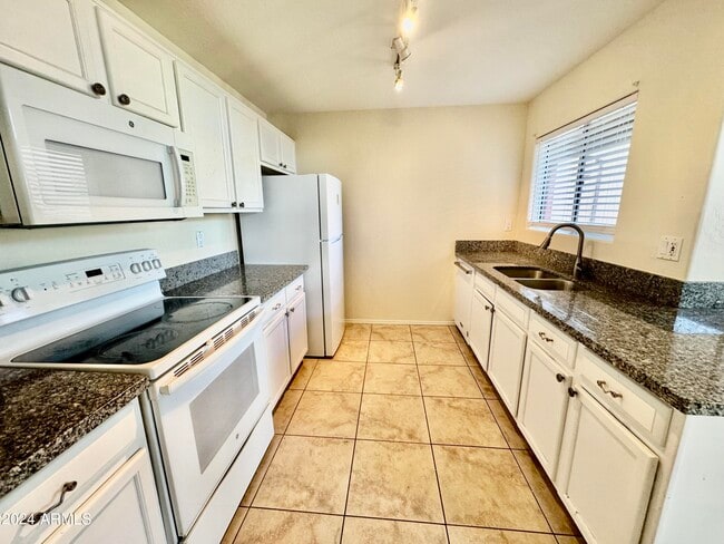 Building Photo - 11260 N 92nd St