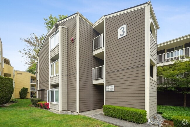 Building Photo - 7338 W Lake Sammamish Pky NE