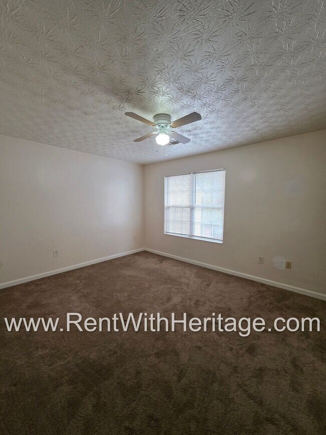 Building Photo - Awesome 3bd/ 2ba Townhome, Super Spacious, Small Community, Great Location