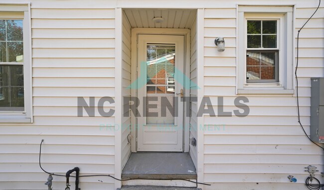 Building Photo - 1309 Carolina St E