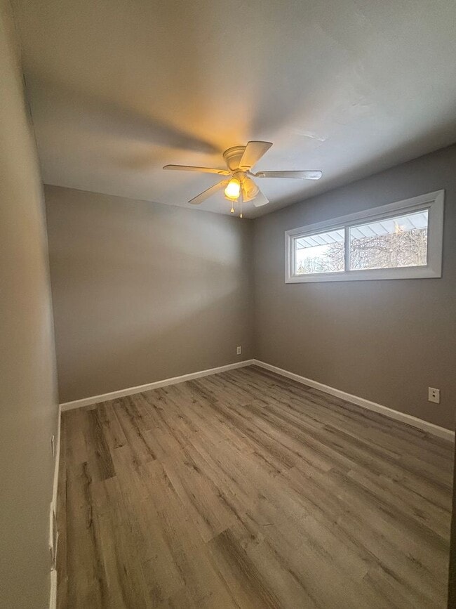 Building Photo - 3 Bedroom Single Family Home