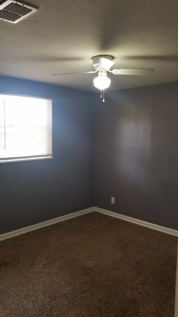 Building Photo - Cozy 3/1 House