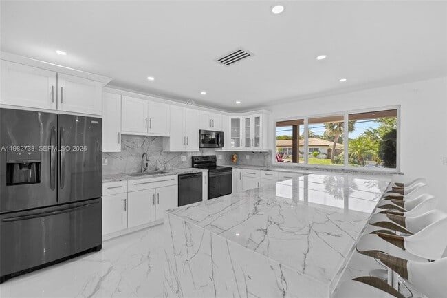 Building Photo - 2816 NE 35th St