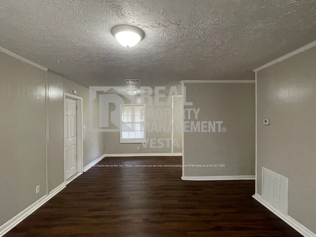 Building Photo - 2410 Dapleton Dr