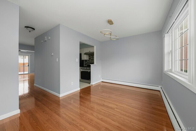 Building Photo - 71 Roosevelt Dr