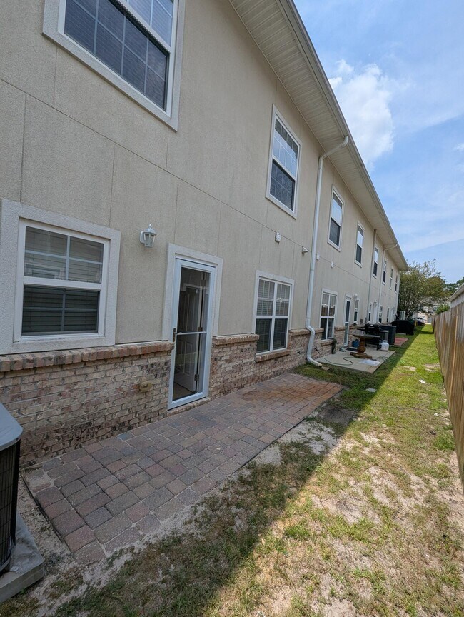 Building Photo - 1537 Bentley Cir