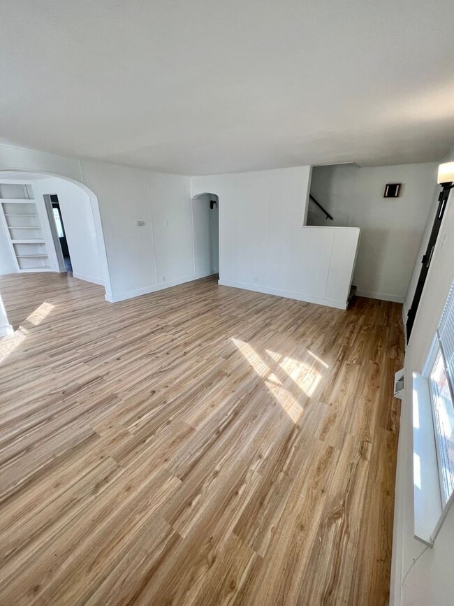 Building Photo - 4 Bedroom House in New Haven