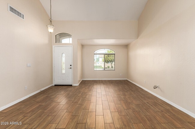 Building Photo - 3335 W La Salle St