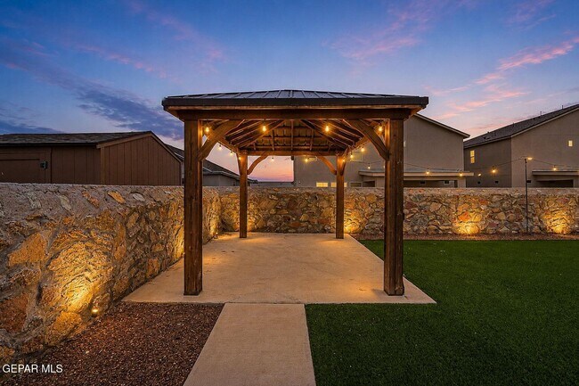 Building Photo - 14705 Tierra Escape Ave