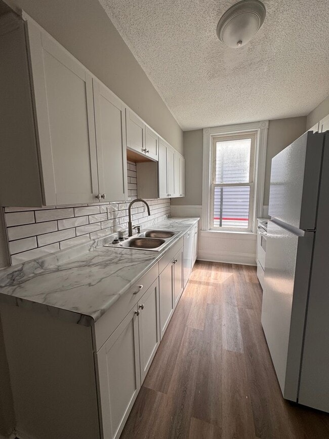 Building Photo - 821 Heaton St