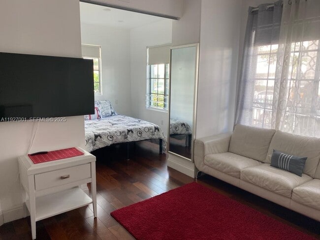 Building Photo - 526-515 15th St