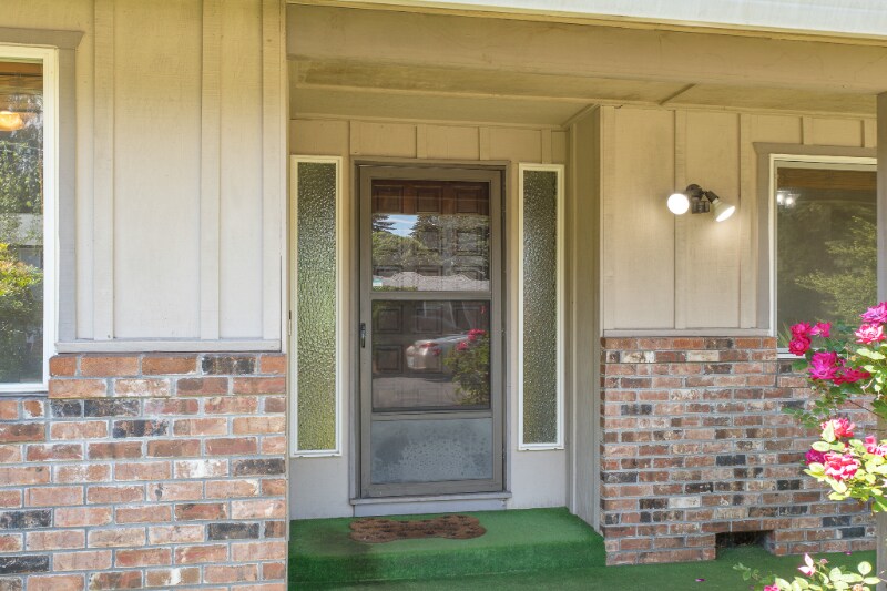 Building Photo - 9423 NE Woodridge St