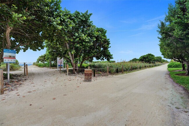 Building Photo - 9559 Collins Ave