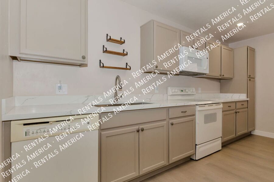 Building Photo - 5675 N Camino Esplendora