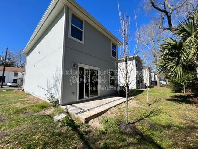 Building Photo - 689 Melba St