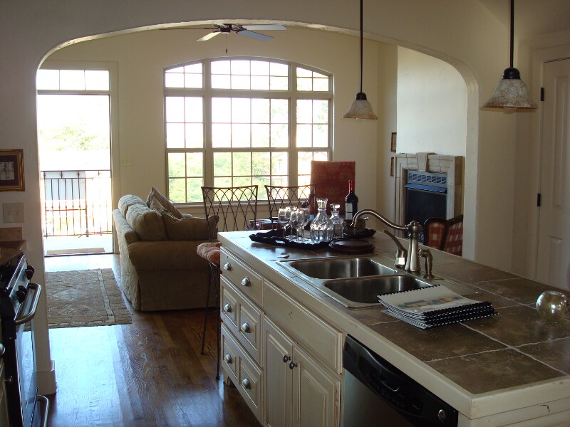 Building Photo - 44 N Olive Ave