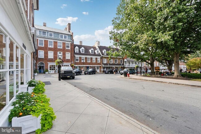 Primary Photo - 31 Palmer Square W
