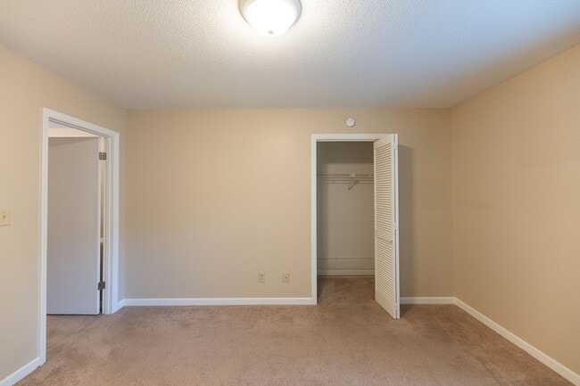 Building Photo - 185 Forest View Dr
