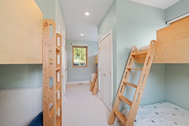 Building Photo - 730 Solitude Ln