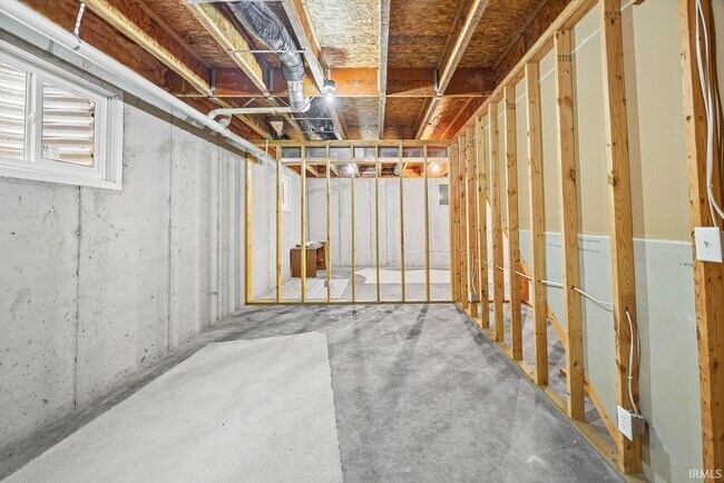 Building Photo - 987 Marwyck St