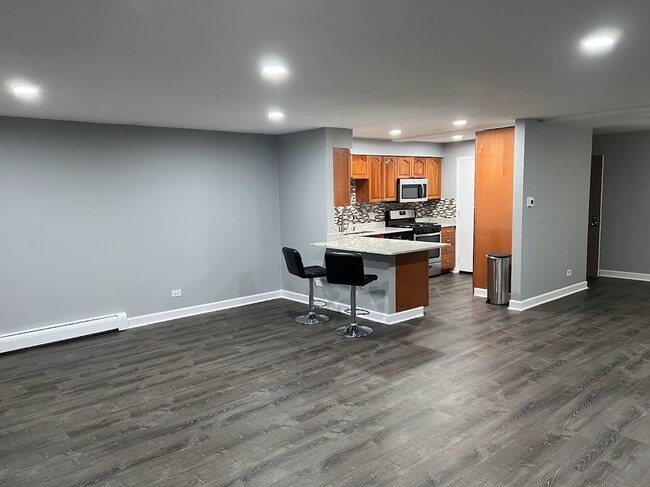 Building Photo - 10373 Dearlove Rd