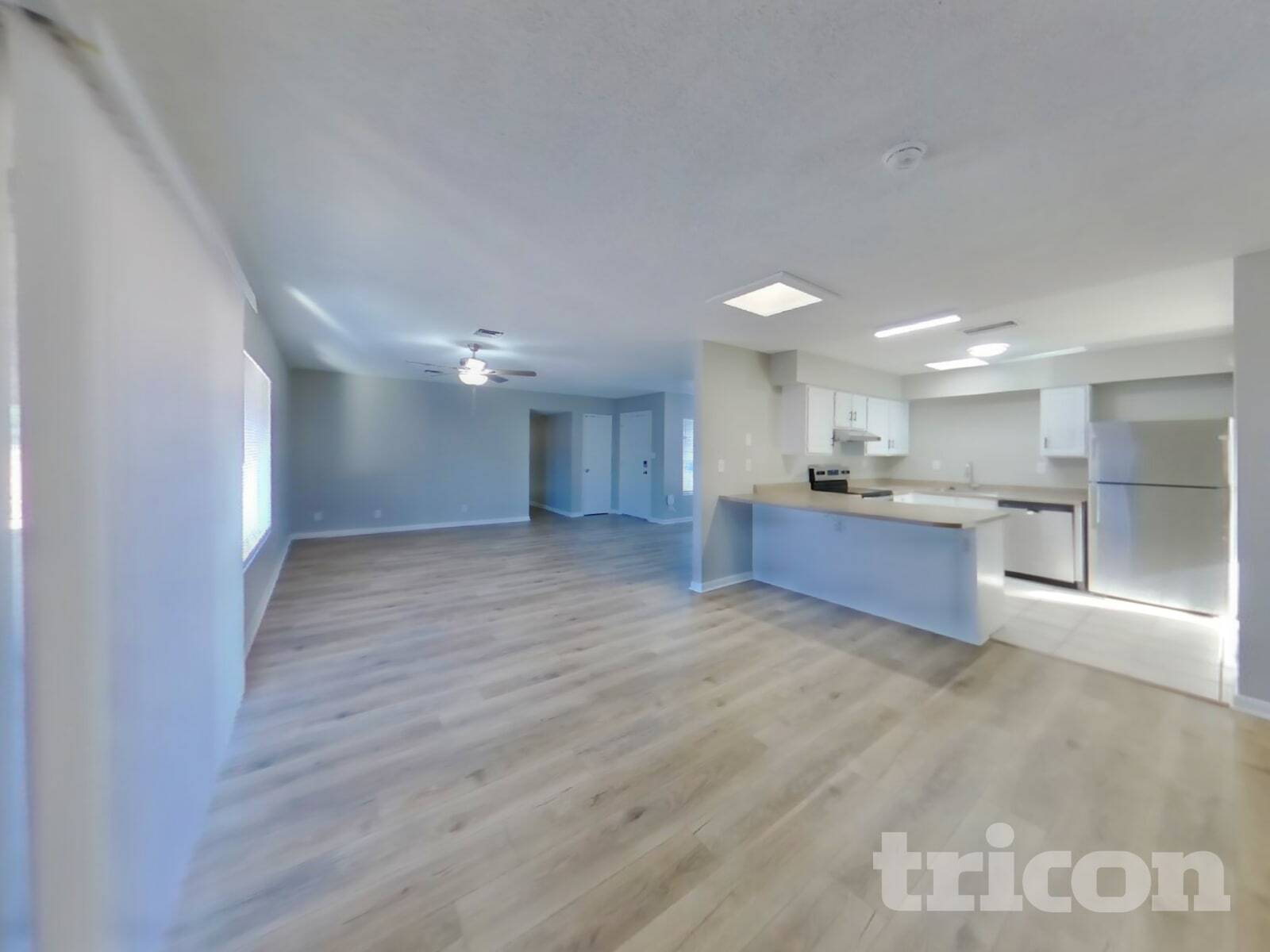 Building Photo - 823 W Juanita Cir