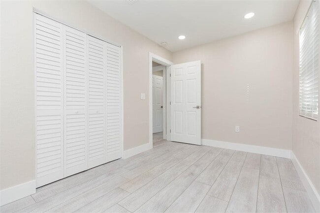 Building Photo - 4203 W Oklahoma Ave