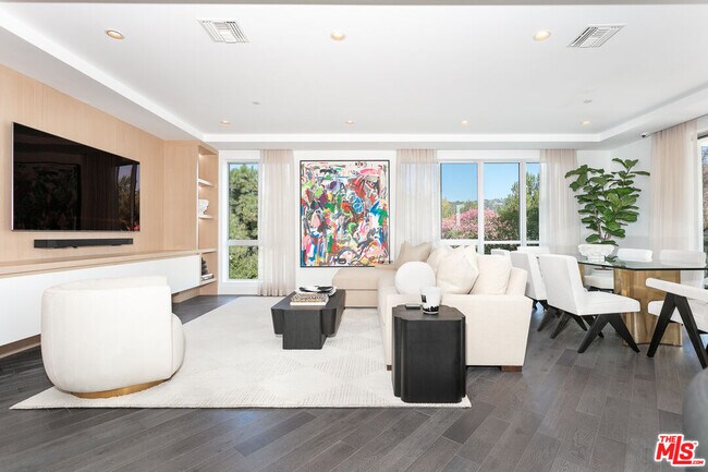 Primary Photo - 460 N Palm Dr