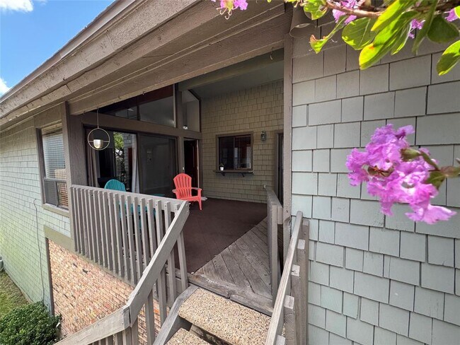 Building Photo - 7122 Wood Hollow Dr