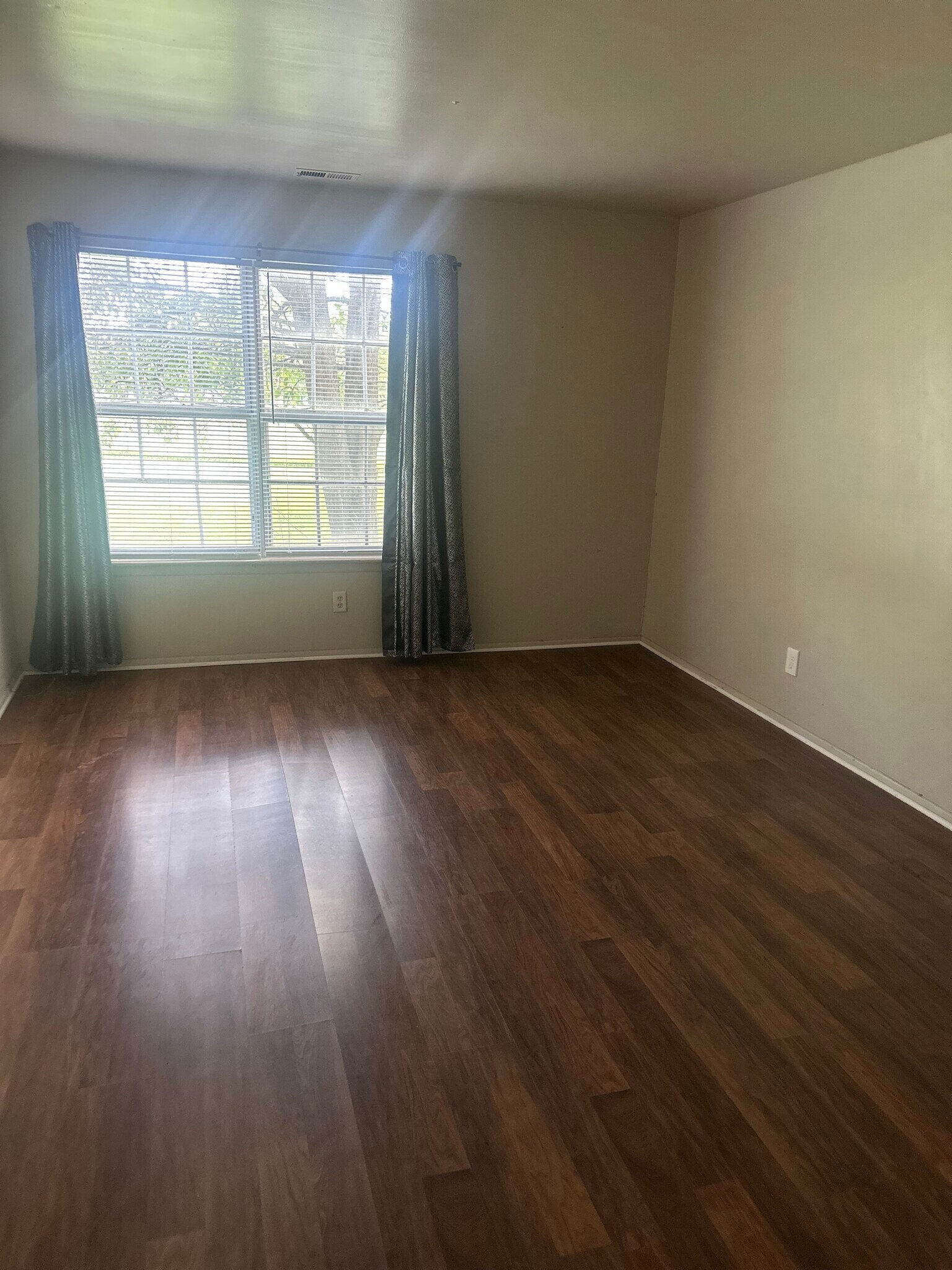 Building Photo - 366A Delancey Pl