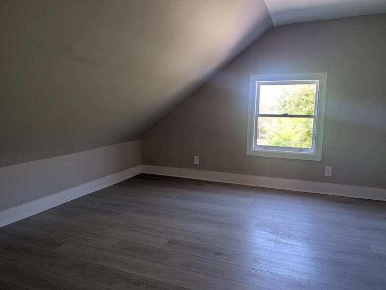 Building Photo - 500 Marion St