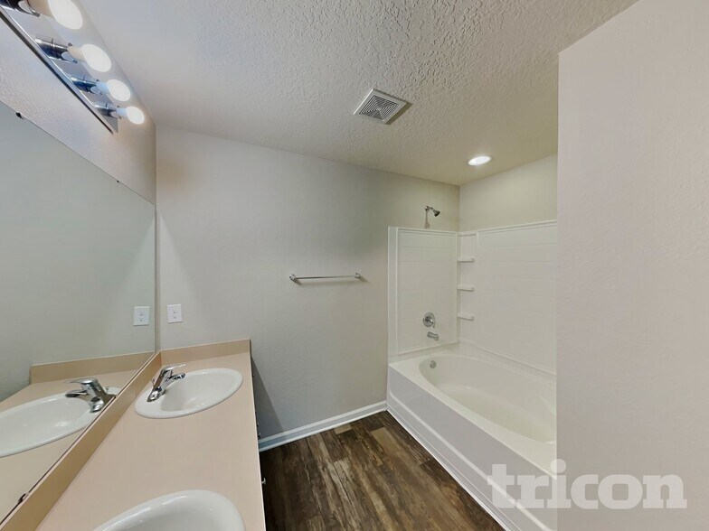 Building Photo - 464 Harley Dr