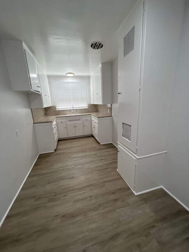Building Photo - BEAUTIFUL 1 BEDROOM 1 BATH DOWNSTAIRS UNIT IN SHORT DISTANCE TO BELMONT SHORE