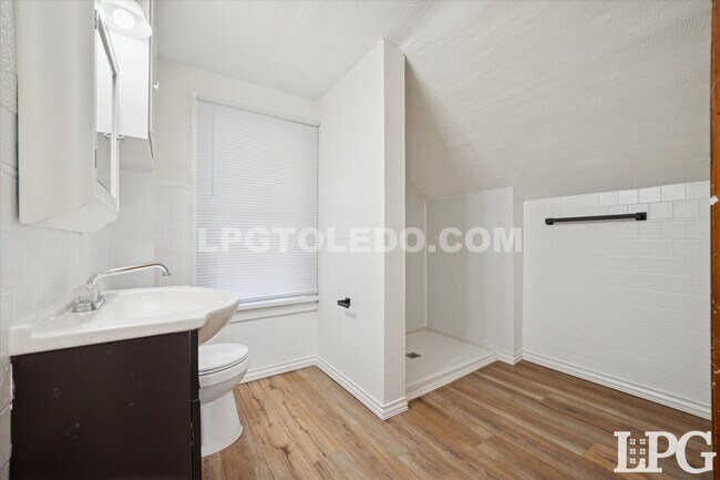 Building Photo - 5455 Douglas Rd