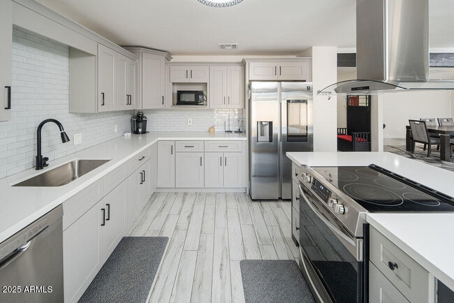 Building Photo - 3314 E Cypress St