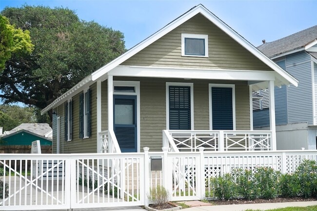 Building Photo - 2826 Avenue P 1/2