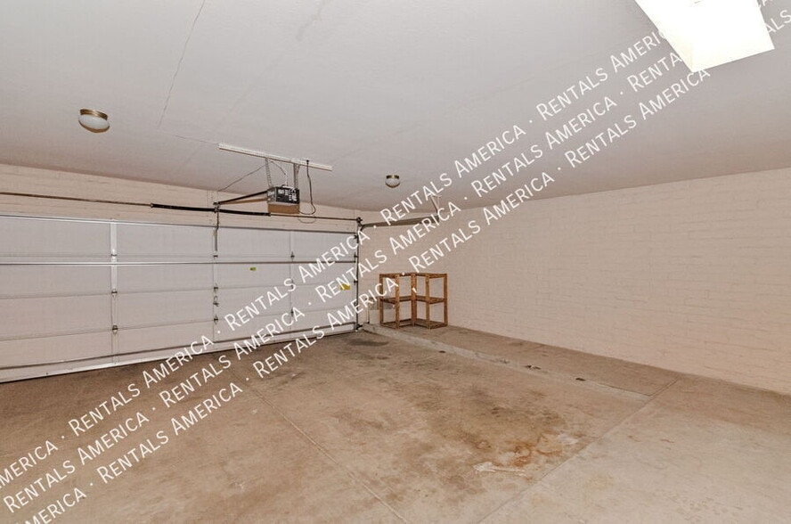 Building Photo - 5342 N Camino De La Culebra