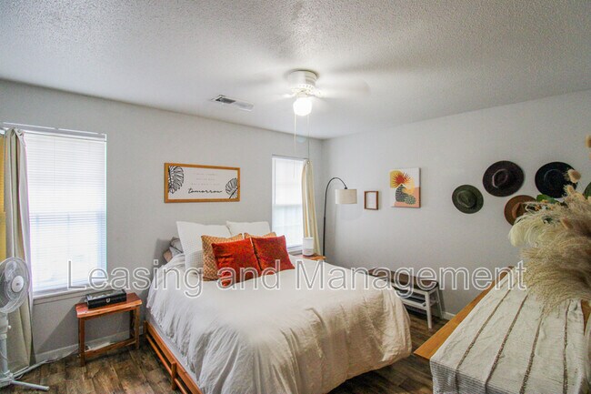 Building Photo - 1423 Ashley River Rd