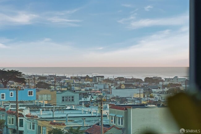 Building Photo - 3945 Judah St