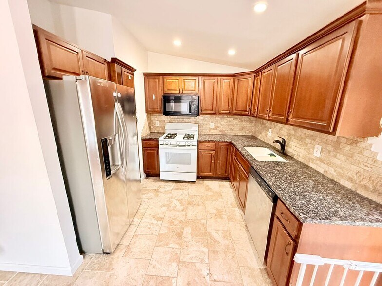 Primary Photo - 30 Kayron Dr