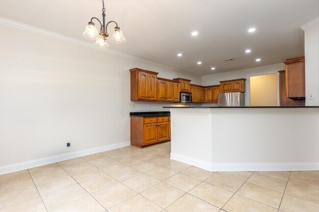 Building Photo - 2864 Summer Oaks Pl