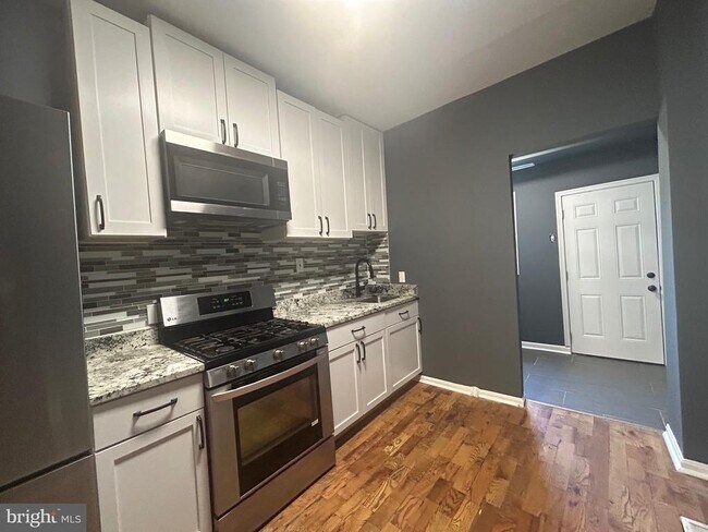 Building Photo - 1516 N Mount St