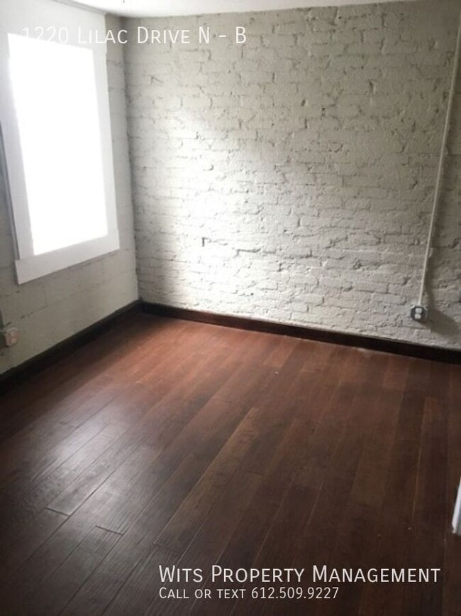 Building Photo - 1220 Lilac Dr N