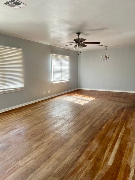 Building Photo - 901 Avenue C