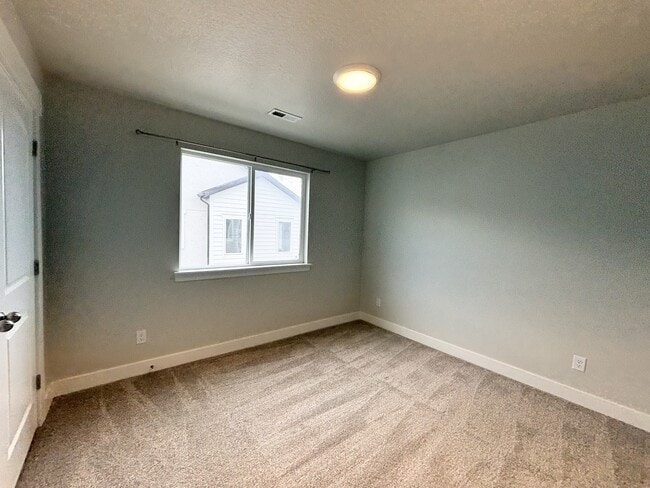 Building Photo - 3742 Canyon Falls Dr