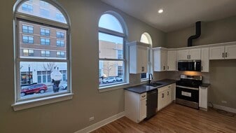 Building Photo - 4437 N Broadway St