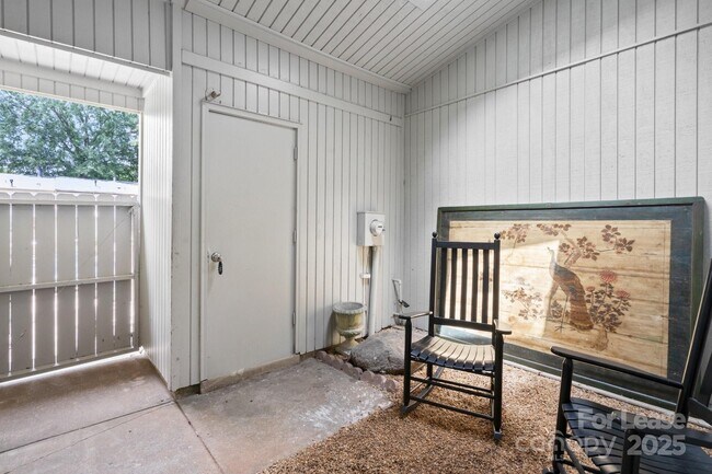 Building Photo - 7916 Horse Chestnut Ln