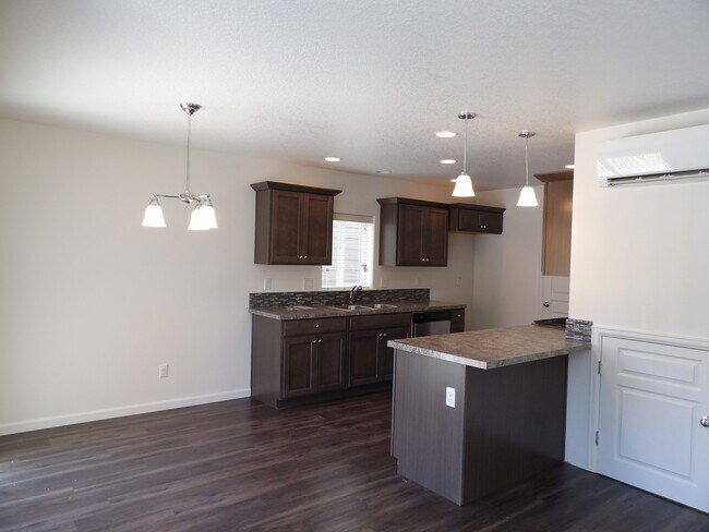 Building Photo - Beautiful Home!  Close to Downtown Hillsboro!