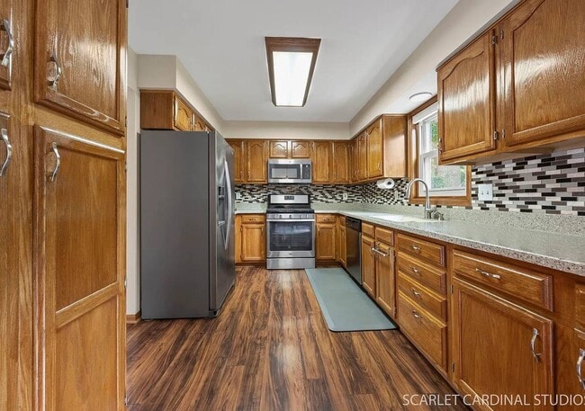 Building Photo - 3080 Sandalwood Ct